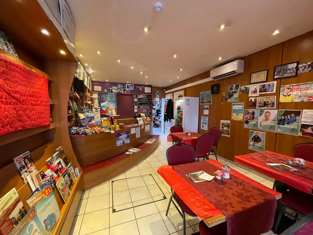 Handelsgelijkvloers met koer en bovengelegen appartement foto 4