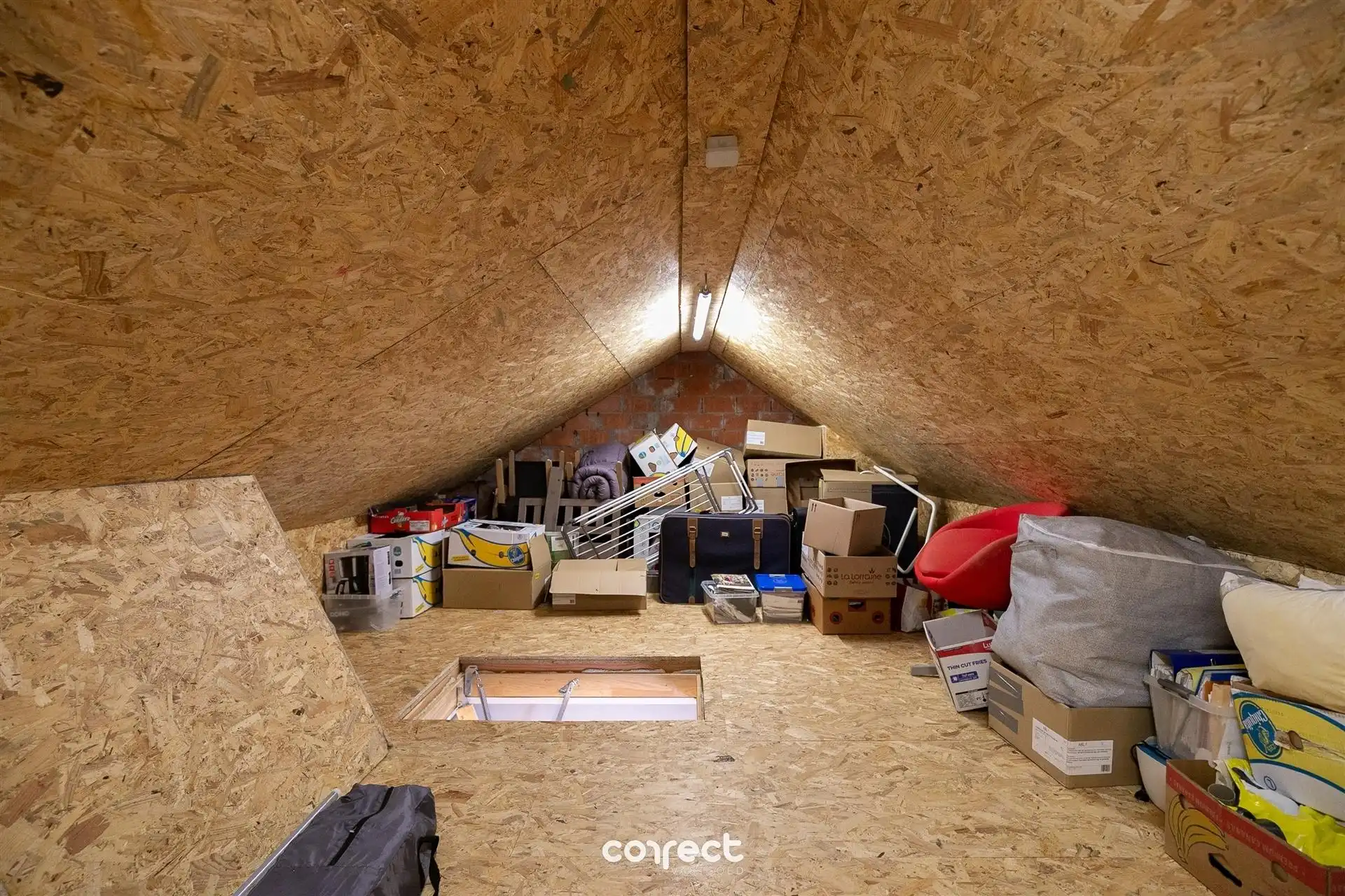 Instapklare gezinswoning  met 4 slaapkamers, garage en ruime tuin. foto 13