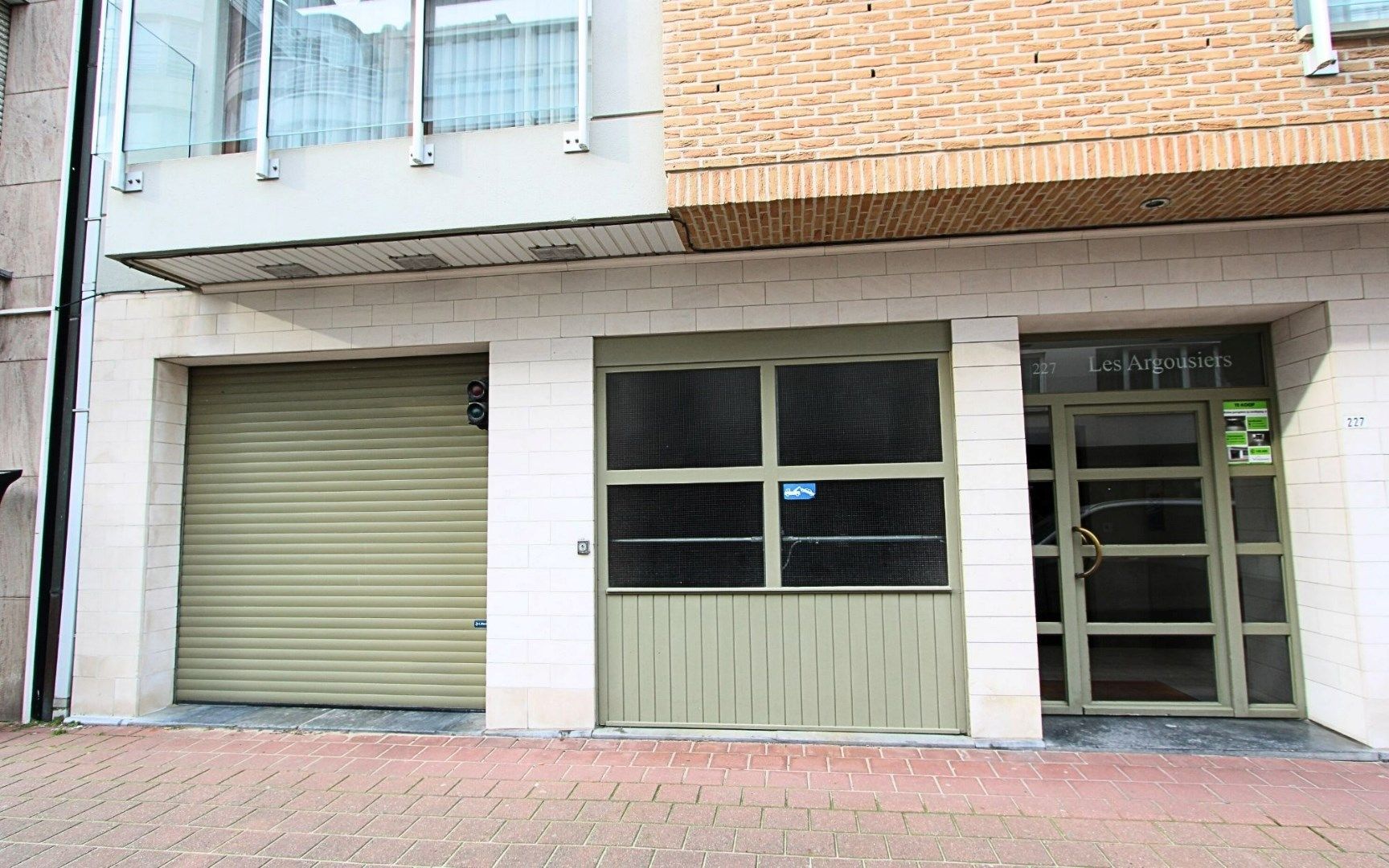 Verhuurde garagebox te koop hoek Nellenslaan-Koningslaan foto 2