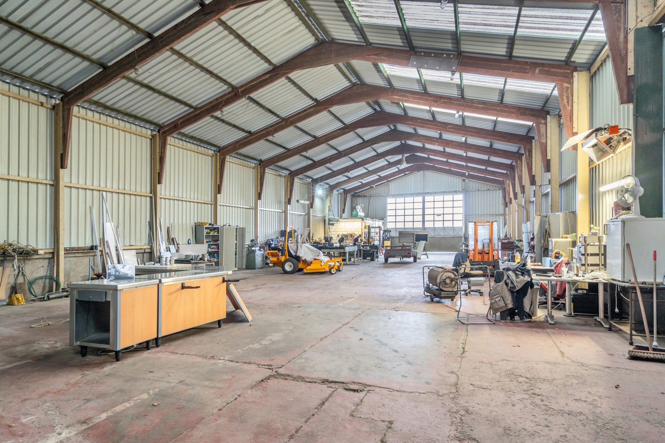 Opslagplaats met eventueel buitenterrein foto {{pictureIndex}}