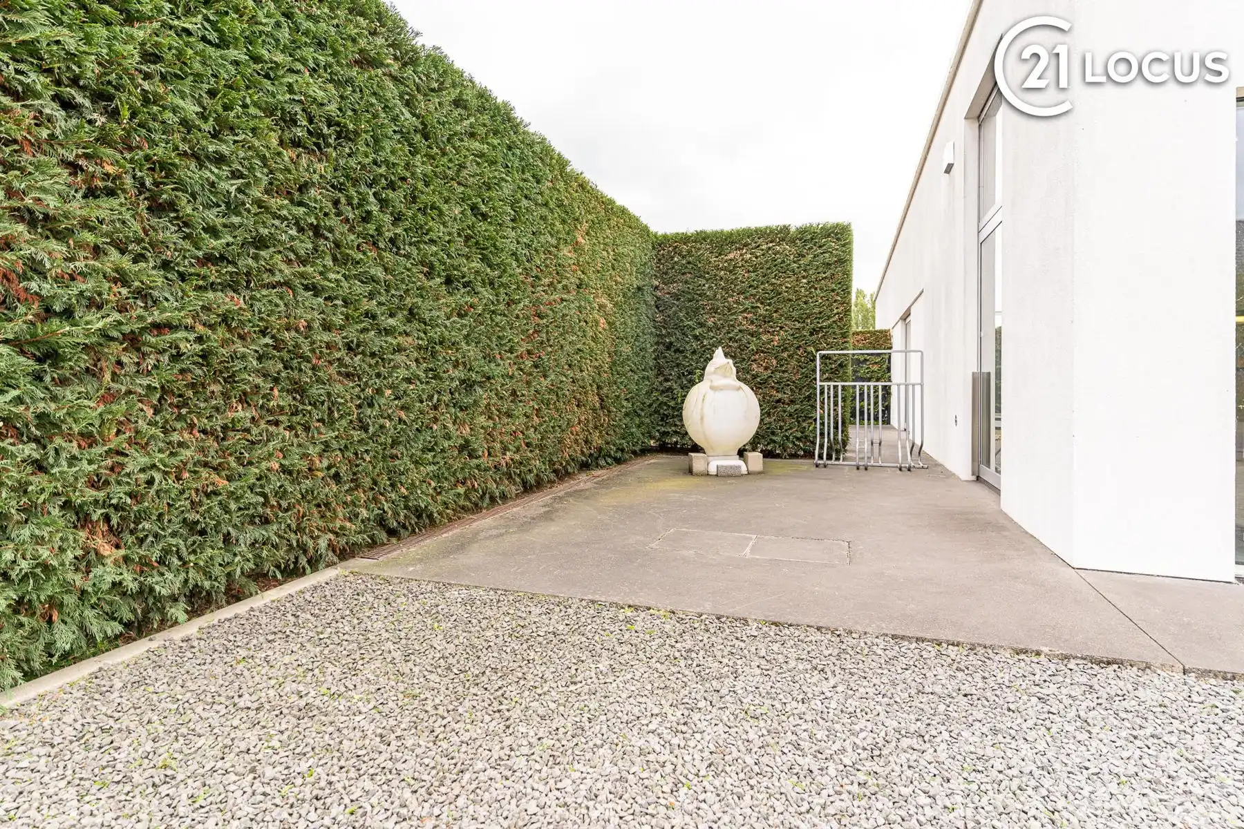 Handelsruimte met woonst & 6 parkings te koop in Kruibeke foto 7