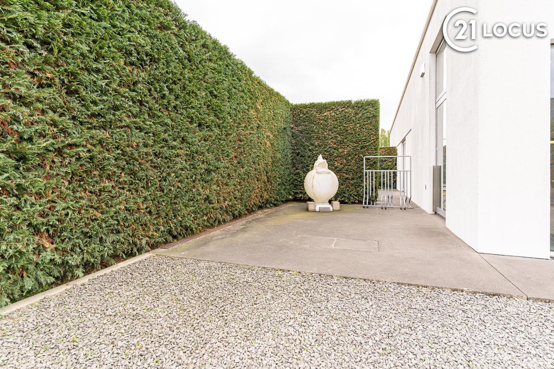 Handelsruimte met woonst & 6 parkings te koop in Kruibeke foto 7