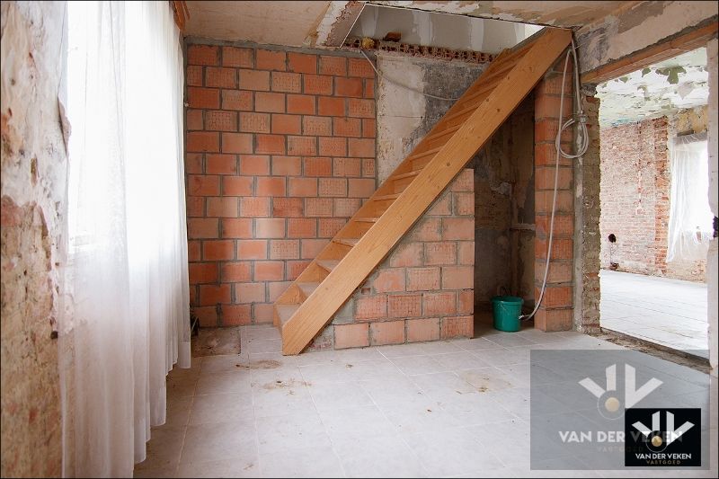 TE RENOVEREN WONING OP TOPLOCATIE NABIJ BOKRIJK foto 19