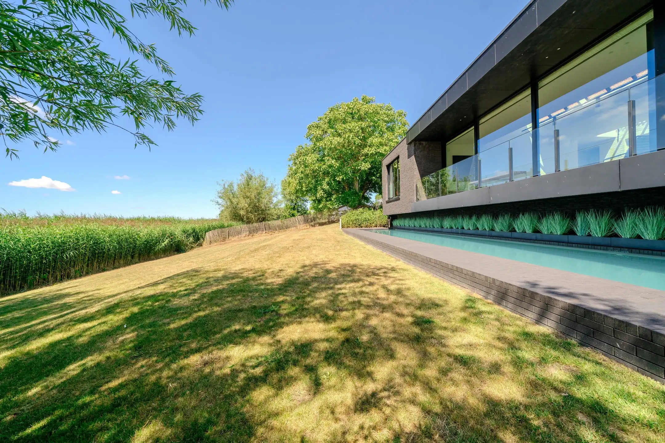 Karaktervolle hoeve met authentieke charme en een verfijnde, luxueuze afwerking op een uniek domein van 2.913 m²... foto 3