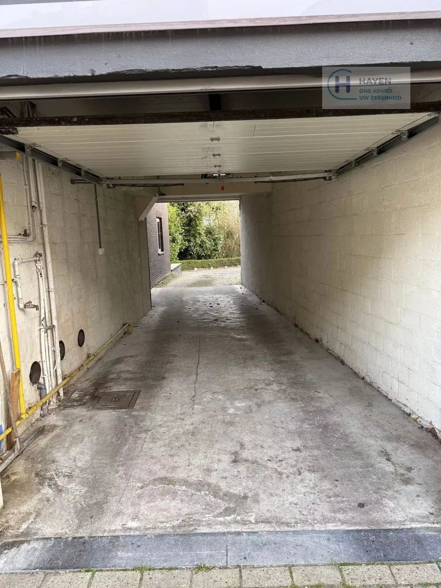 Afgesloten parkeerplaatsen te huur – Tongersesteenweg 7, Tongeren-Borgloon foto 4