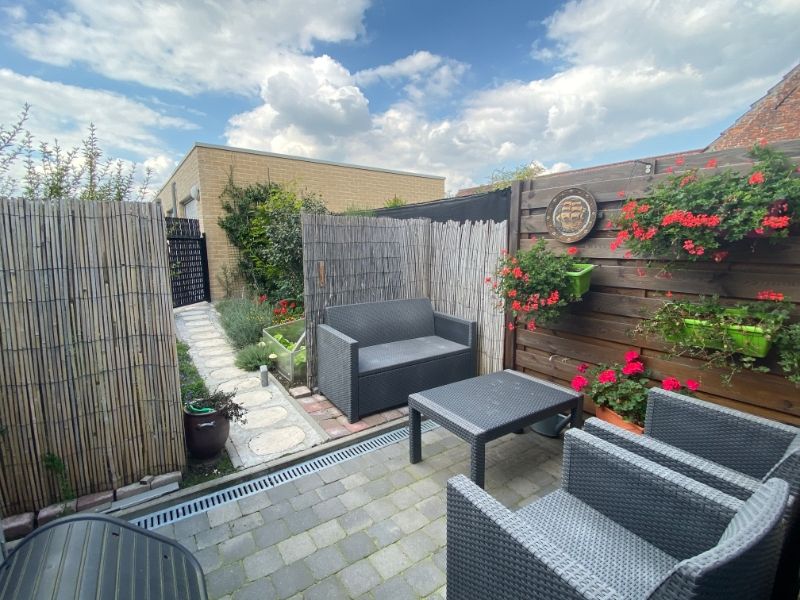 Gelijkvloers appartement met voor- en achtertuin en garage foto 16