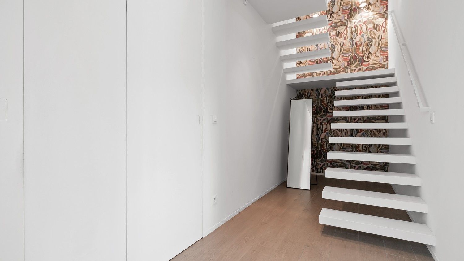 Moderne, instapklare woning met luxe afwerking en zwembad in Sint-Truiden foto {{pictureIndex}}