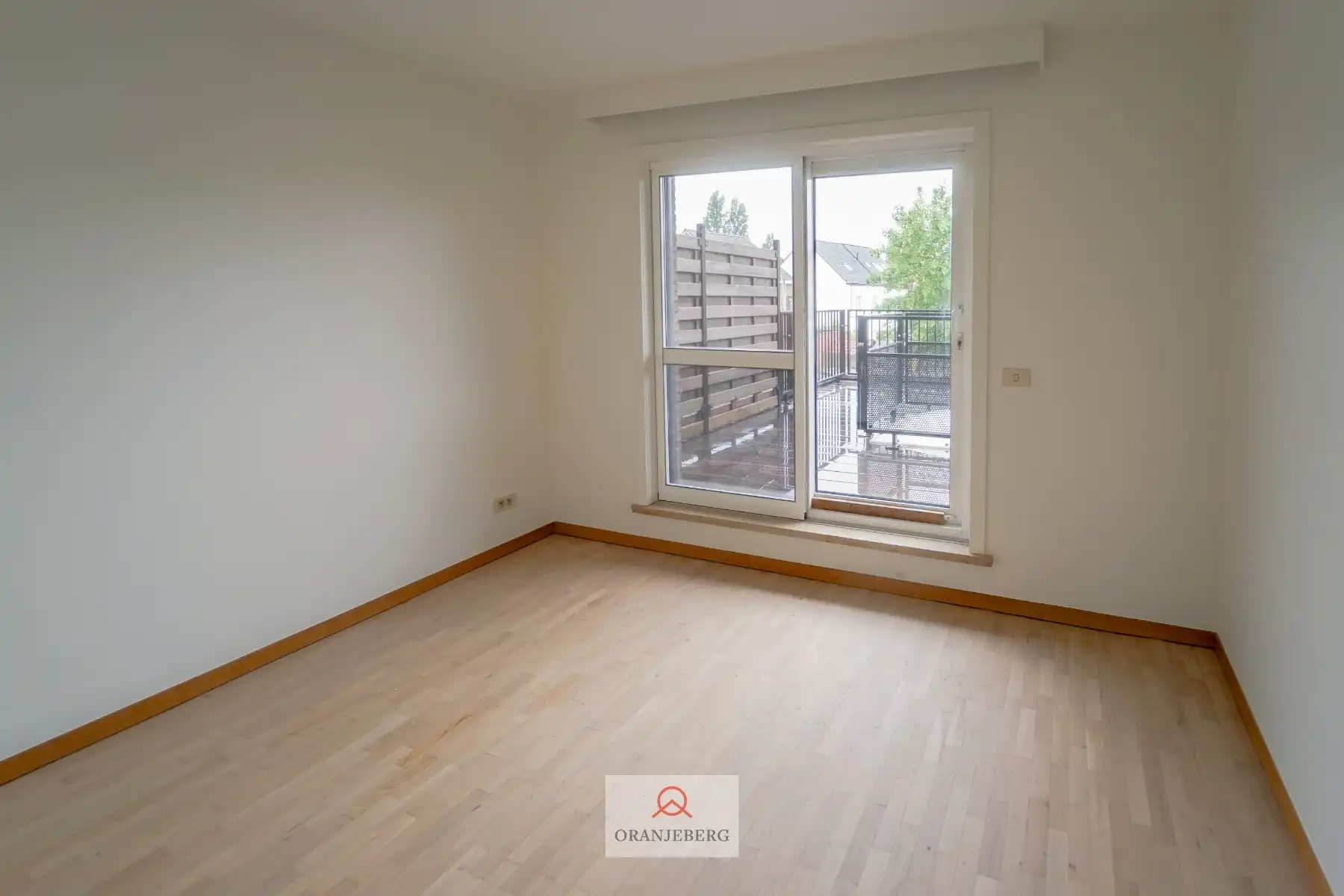 Gerenoveerd 2-slpk appartement met ruim terras! foto 4