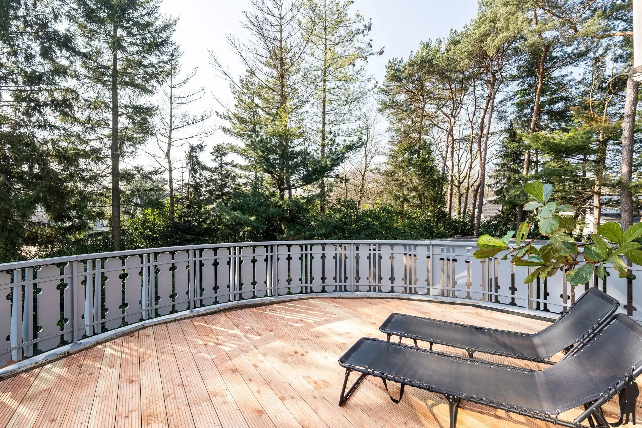 In de Meerse bergen treffen we op een ruim perceel van ca. 2.735m² deze knappe, lichtrijke villa foto 33