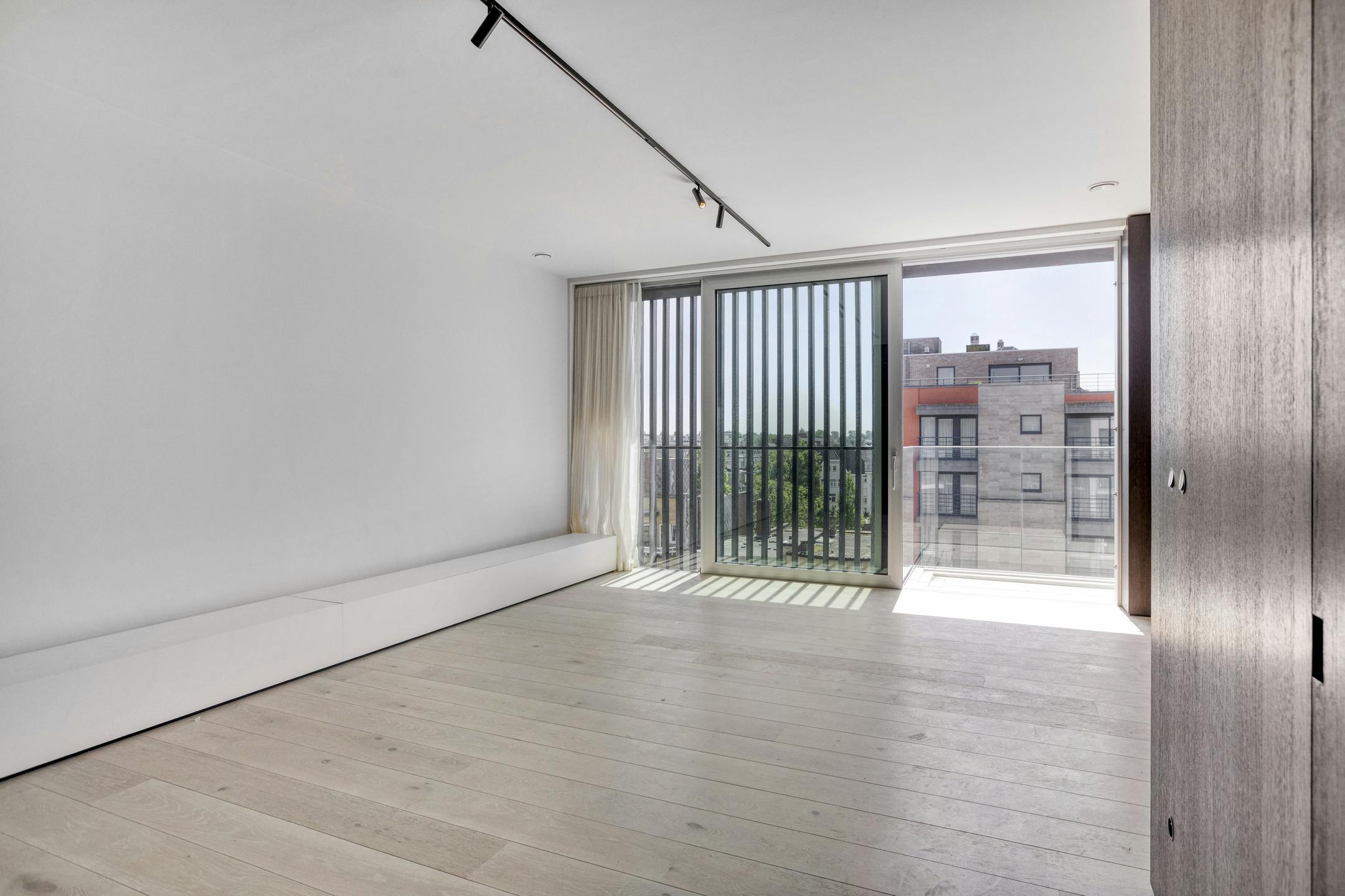 Ruim nieuwbouw appartement (147m²) met 3 slaapkamers foto 6