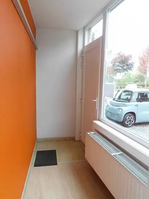 Ruim handelspand op ideale locatie foto 2