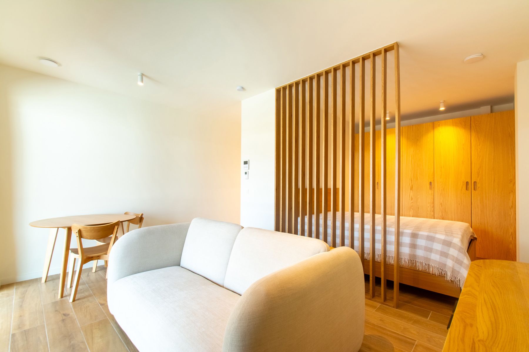 Gemeubelde studio met prachtig terrras foto 3