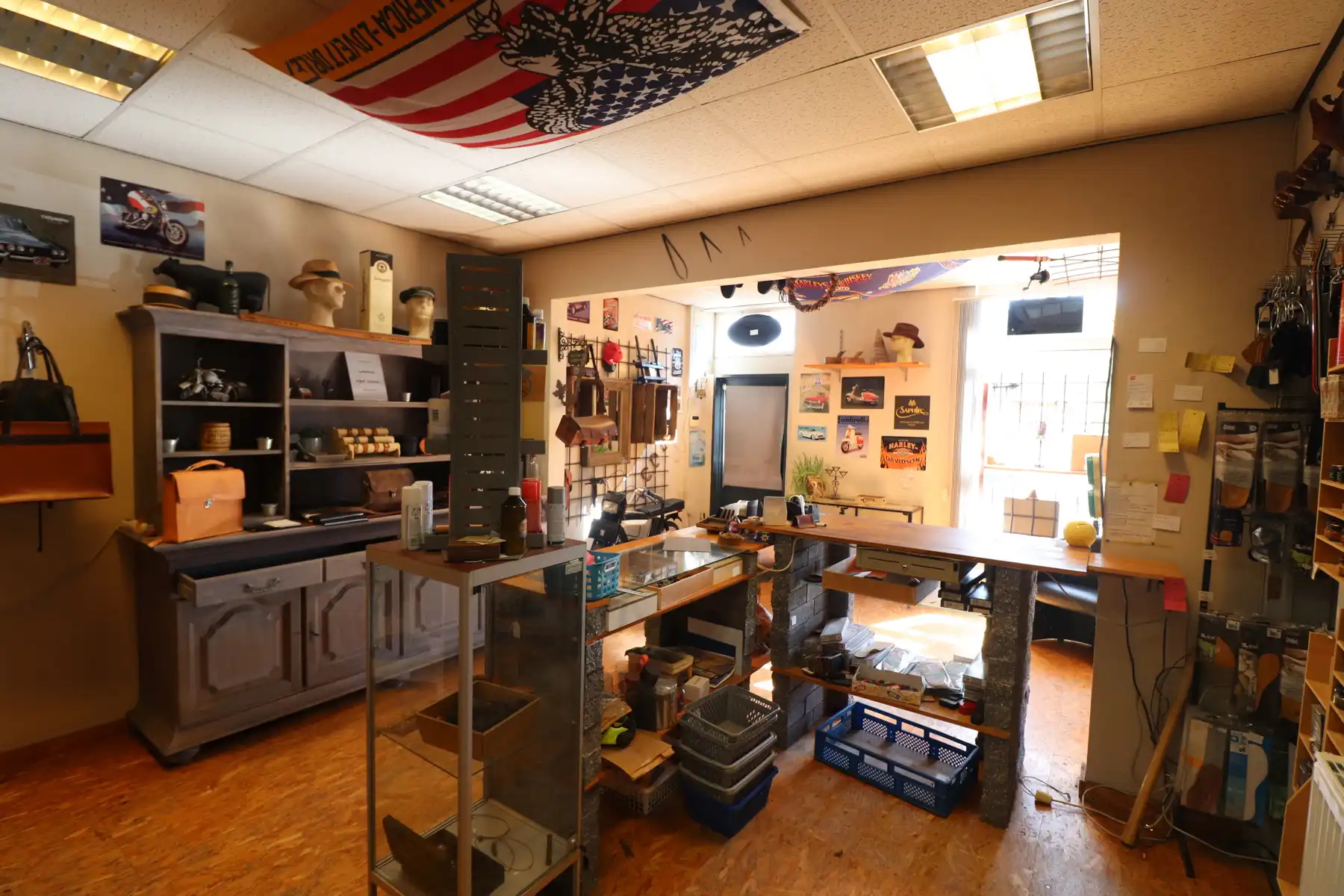 Een bedrijfshal van 270m² in bedrijvencentrum Merksplas. foto 4