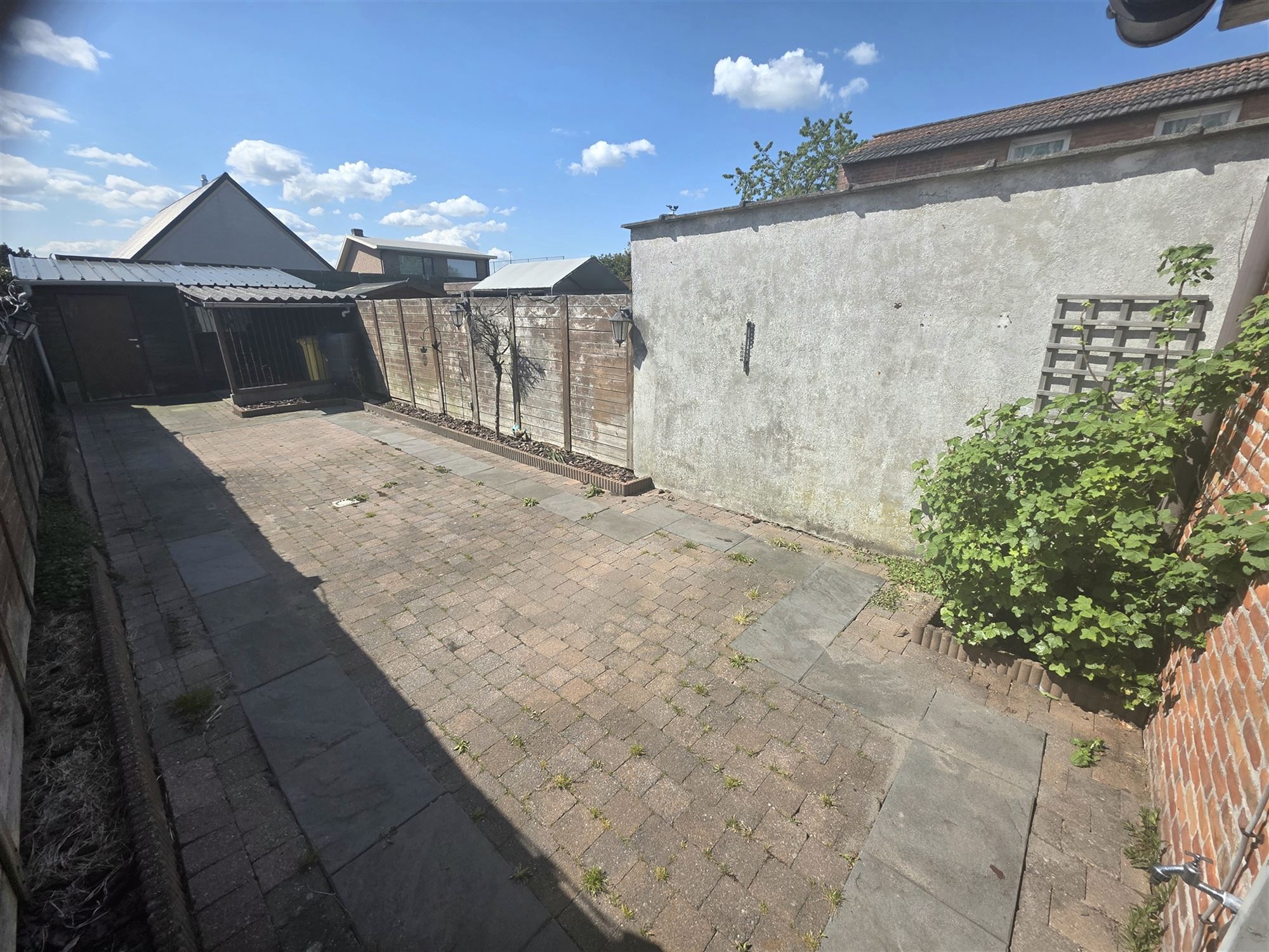 Burgerswoning met 2 à 3 slpks, parking en tuin met ingang foto 8