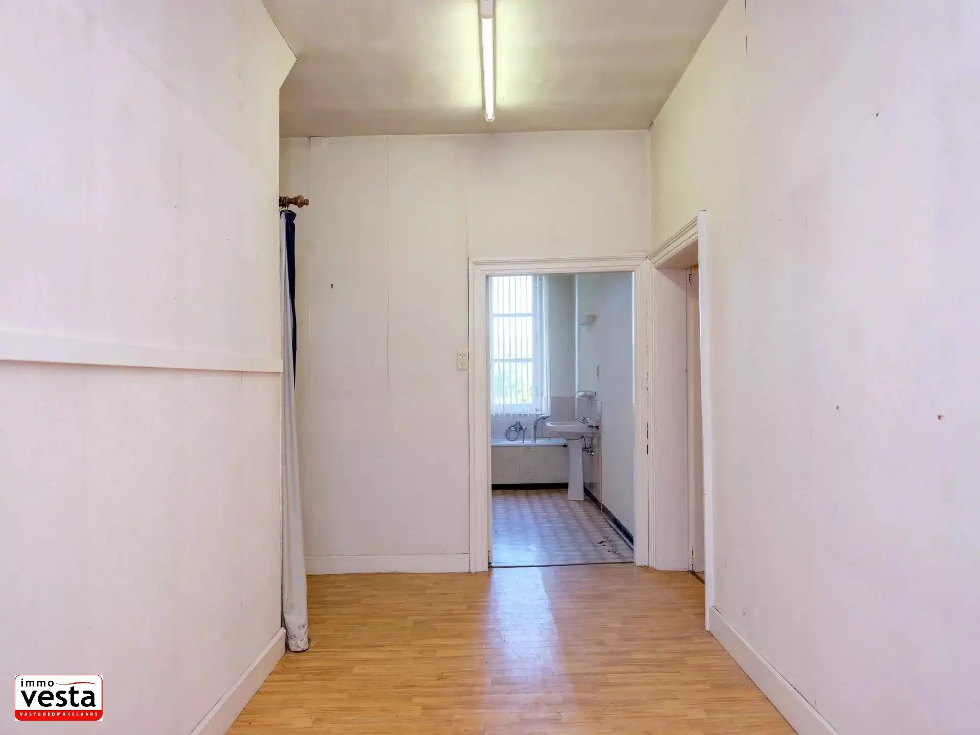 Voormalige pastorie met tal van mogelijkheden foto 16