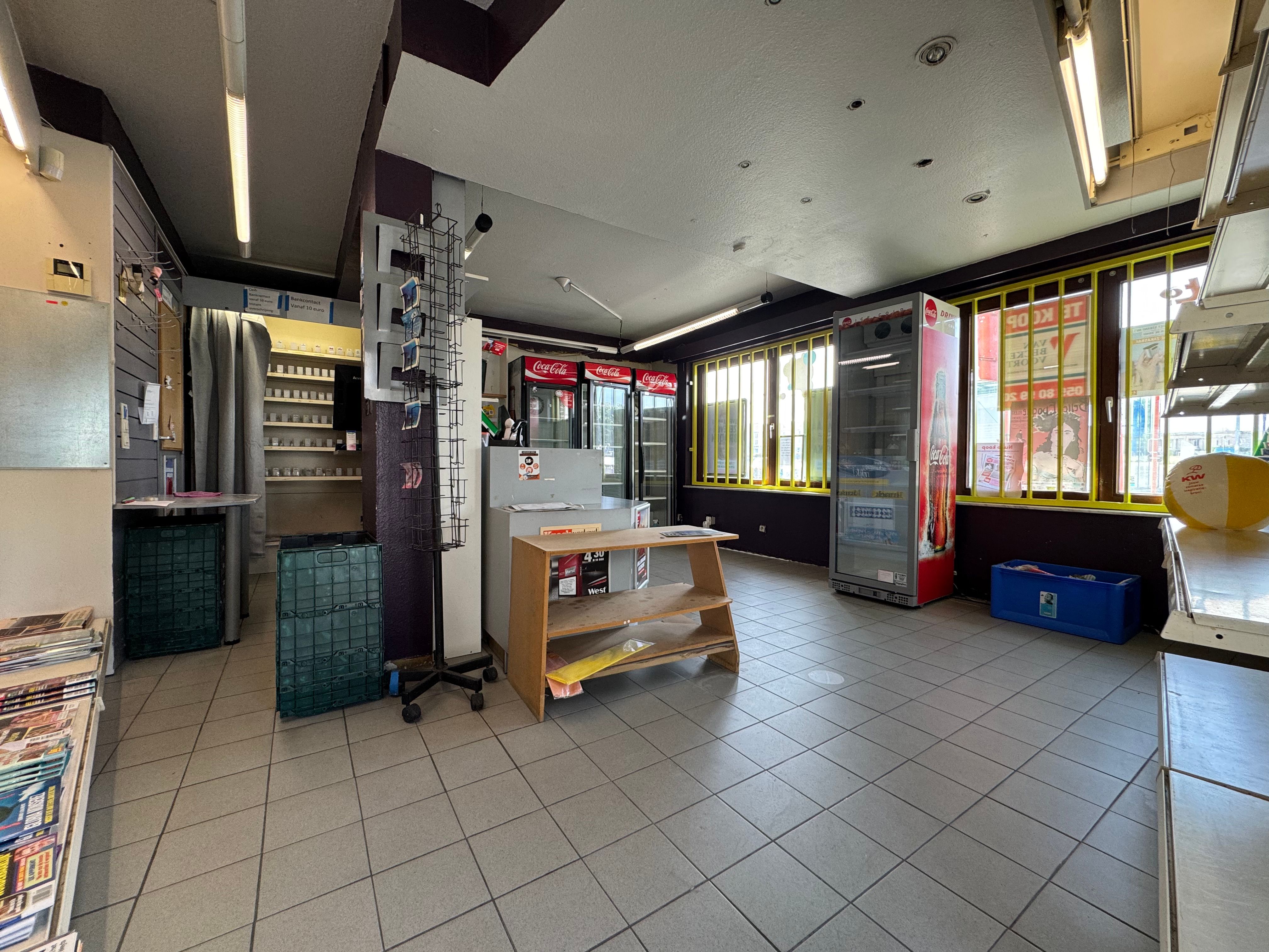 Handelsgelijkvloers 35m² met aankoop inboedel foto 4