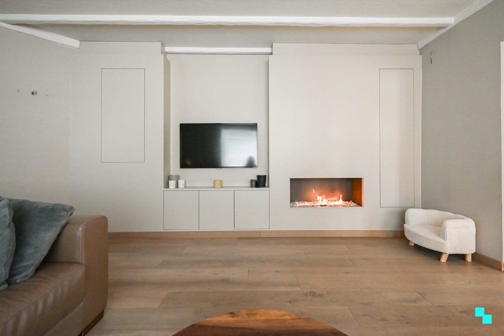 Ruim magazijn met kantoorruimtes en woonst te Lendelede foto 15