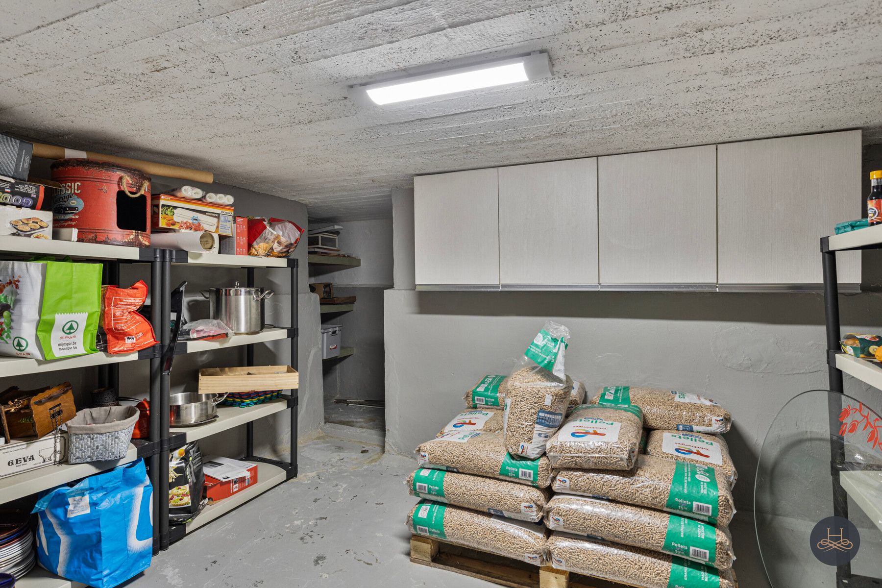 Gerenoveerde woning met grote garage/opslagplaats van +- 90 m2 foto 36