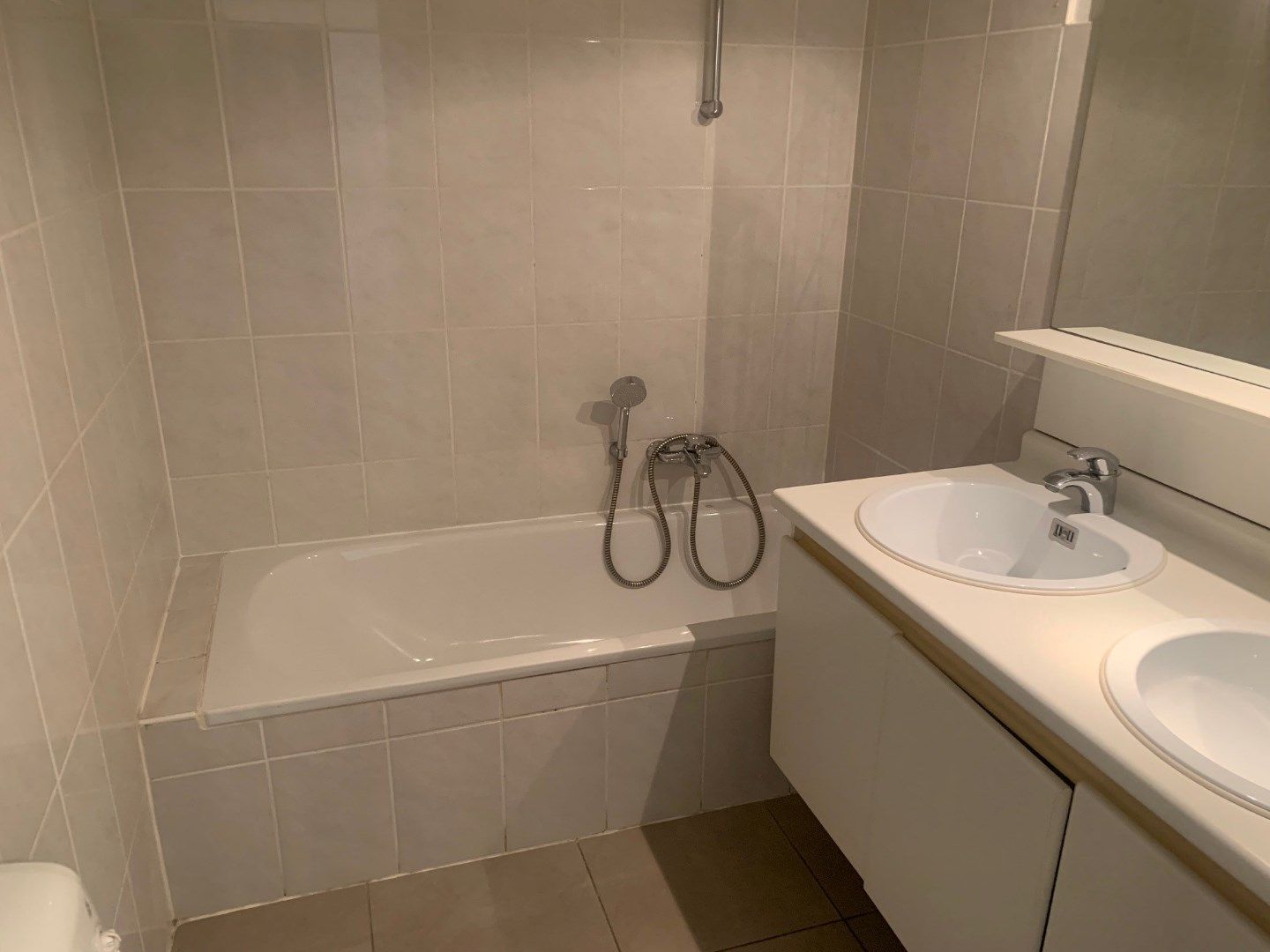 Ongemeubeld appartement met 3 slaapkamers  foto 8