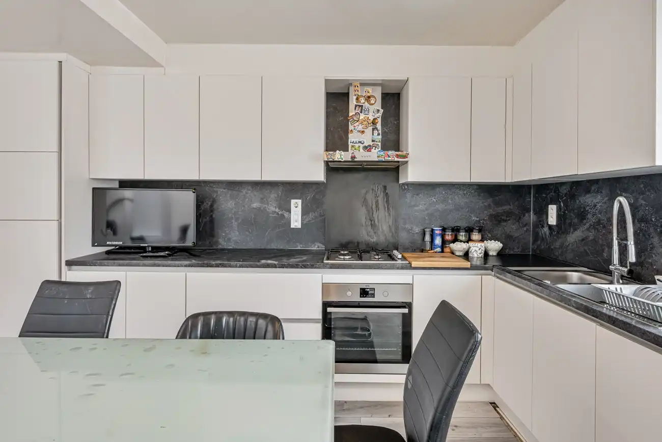 Ruime gesloten woning op een toplocatie in Sint-Amandsberg en nabij het centrum van Gent! foto 8