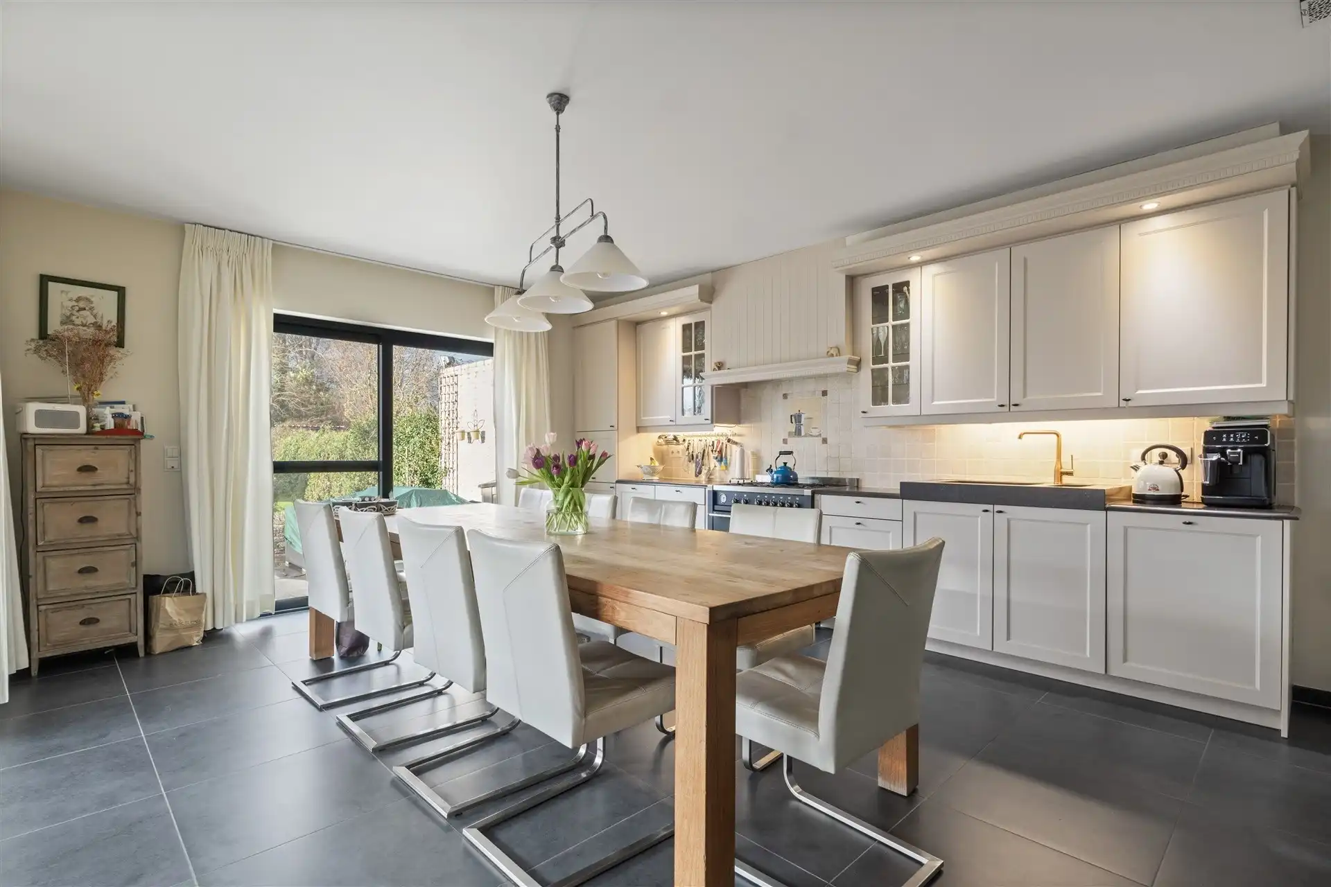 Recente HOB met 3 slaapkamers te Sinaai foto {{pictureIndex}}