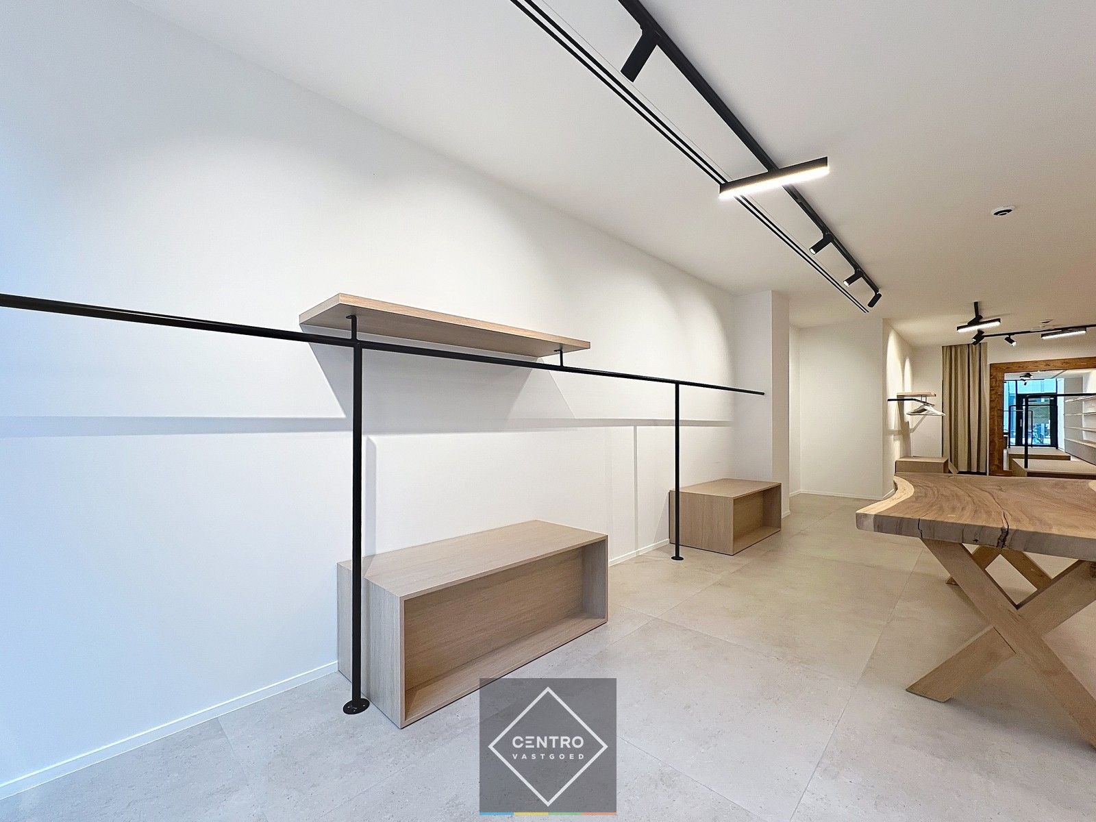 STIJLVOL ingericht handelspand 125m² (+ terras) TE HUUR  aan de Ooststraat te ROESELARE ! foto 6