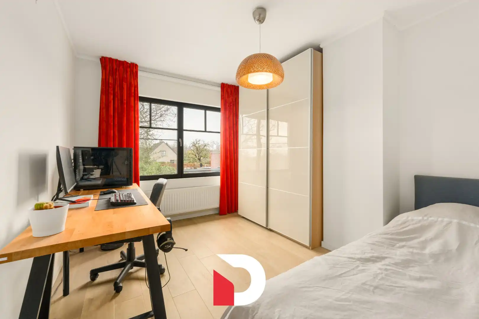 Ruime en volledig instapklare halfopen woning met praktijk op 960 m² grond foto 23