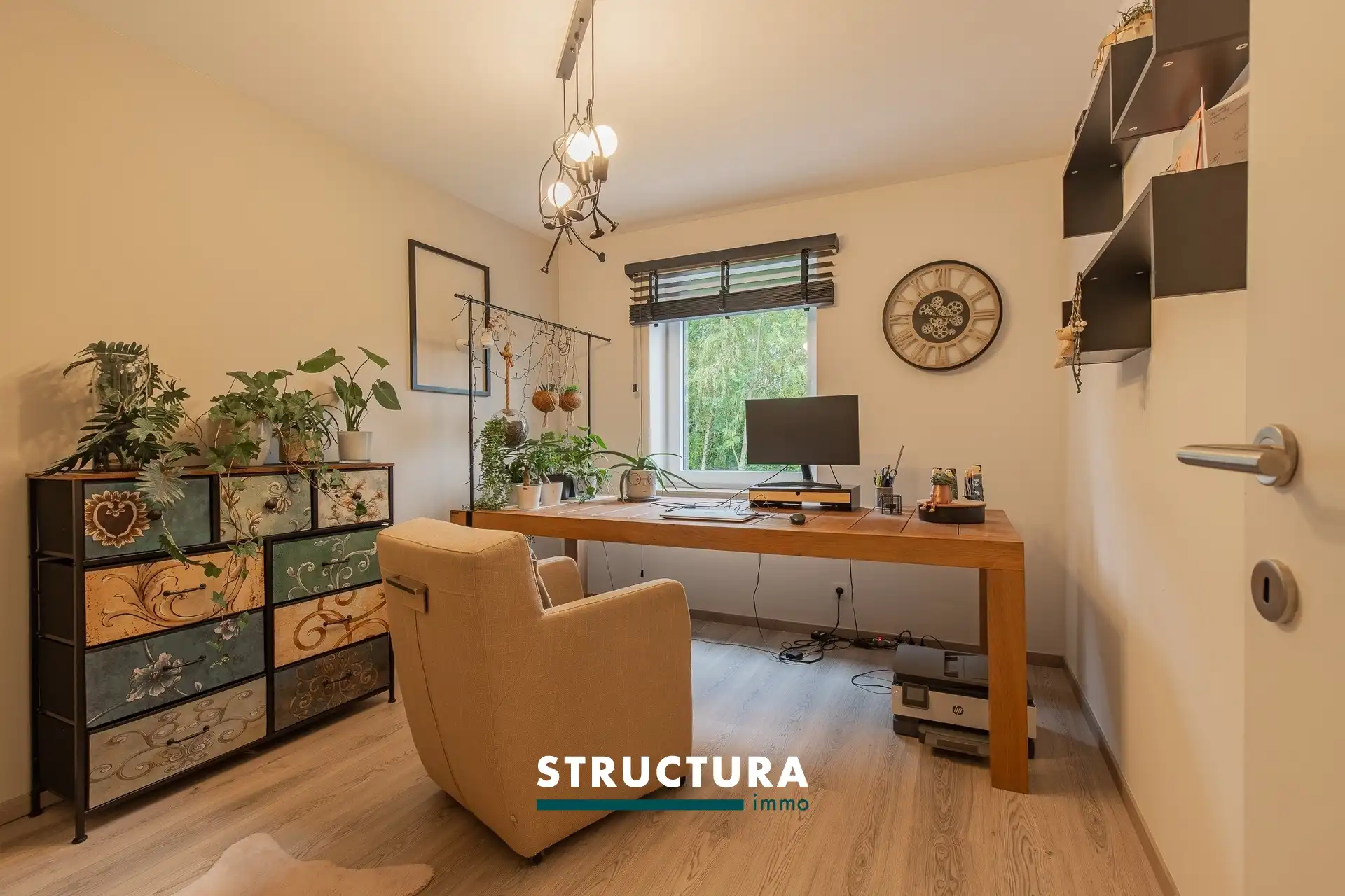 Volledig instapklare woning met 3slpk's, tuin en carport foto 19
