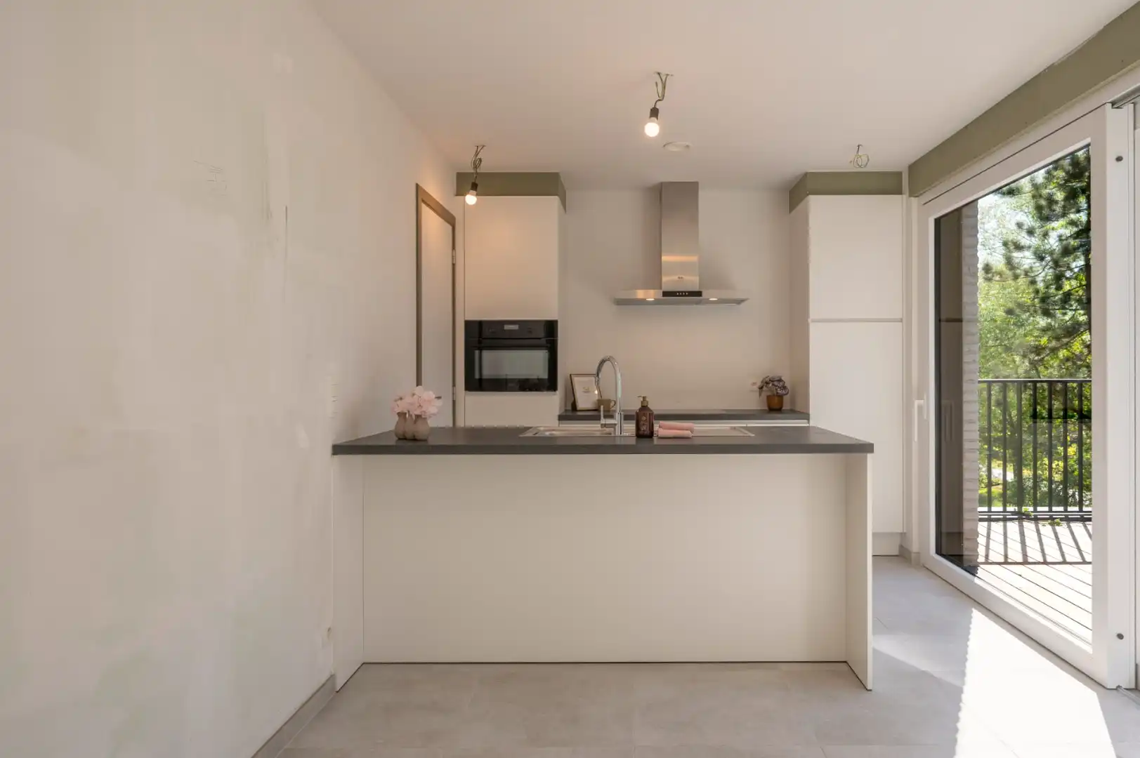 Subliem appartement te Sijsele met groot zonneterras! foto 6