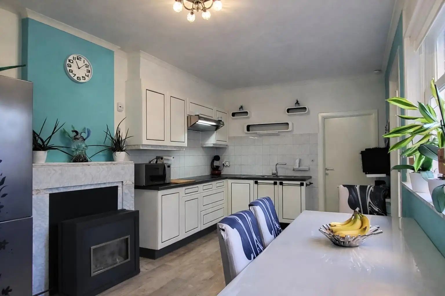 Deze charmante en verrassend ruime woning combineert karakter met hedendaags comfort en is gelegen op een perceel van 341 m² met een zuidwestgericht terras. foto 15