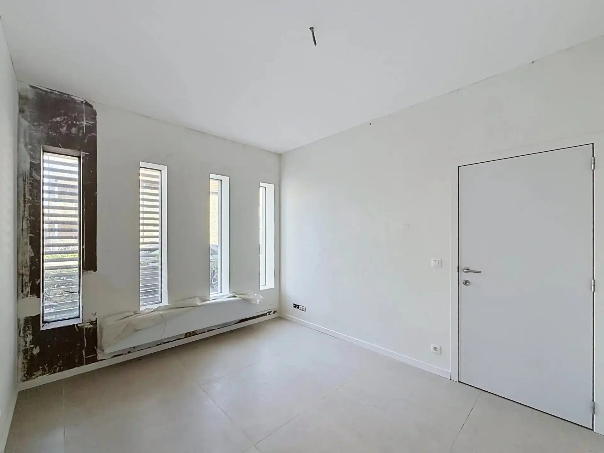 Luxueus en modern afgewerkt gelijkvloers appartement met tuin en 1 slaapkamer. foto 7
