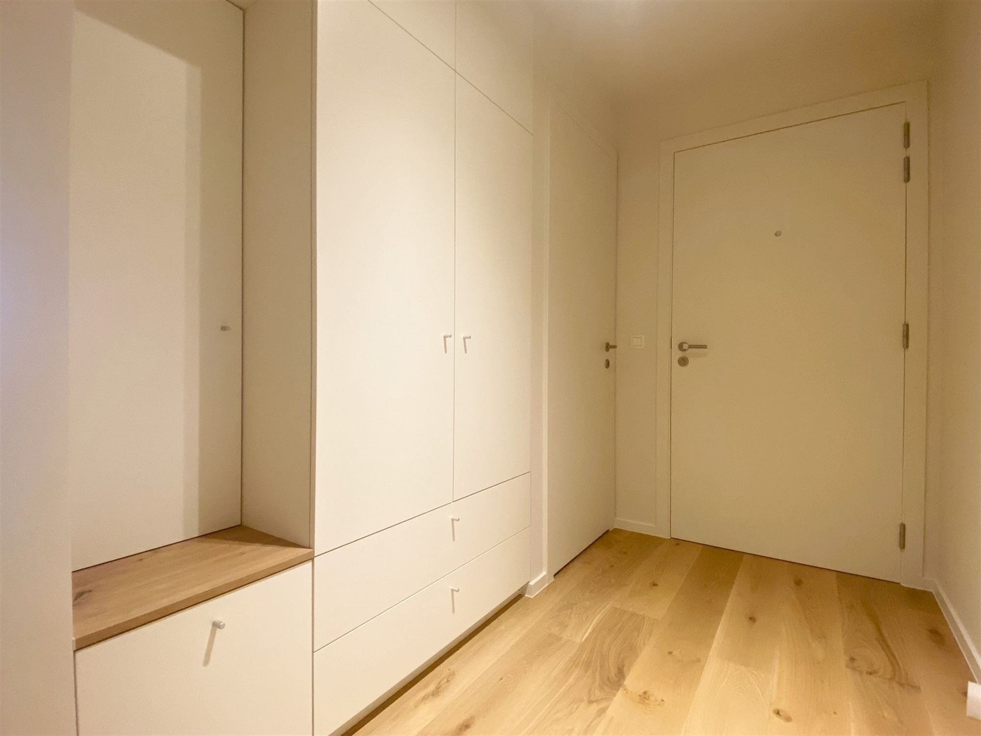 Nieuwbouw 2-Slaapkamerappartement te huur in Hartje Deinze foto 2