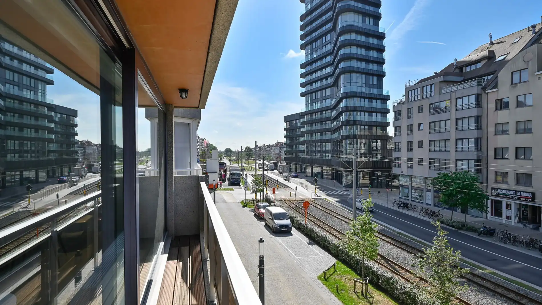 Luxueus gerenoveerd tweeslaapkamerappartement aan de vernieuwde boulevard van Heist foto 8