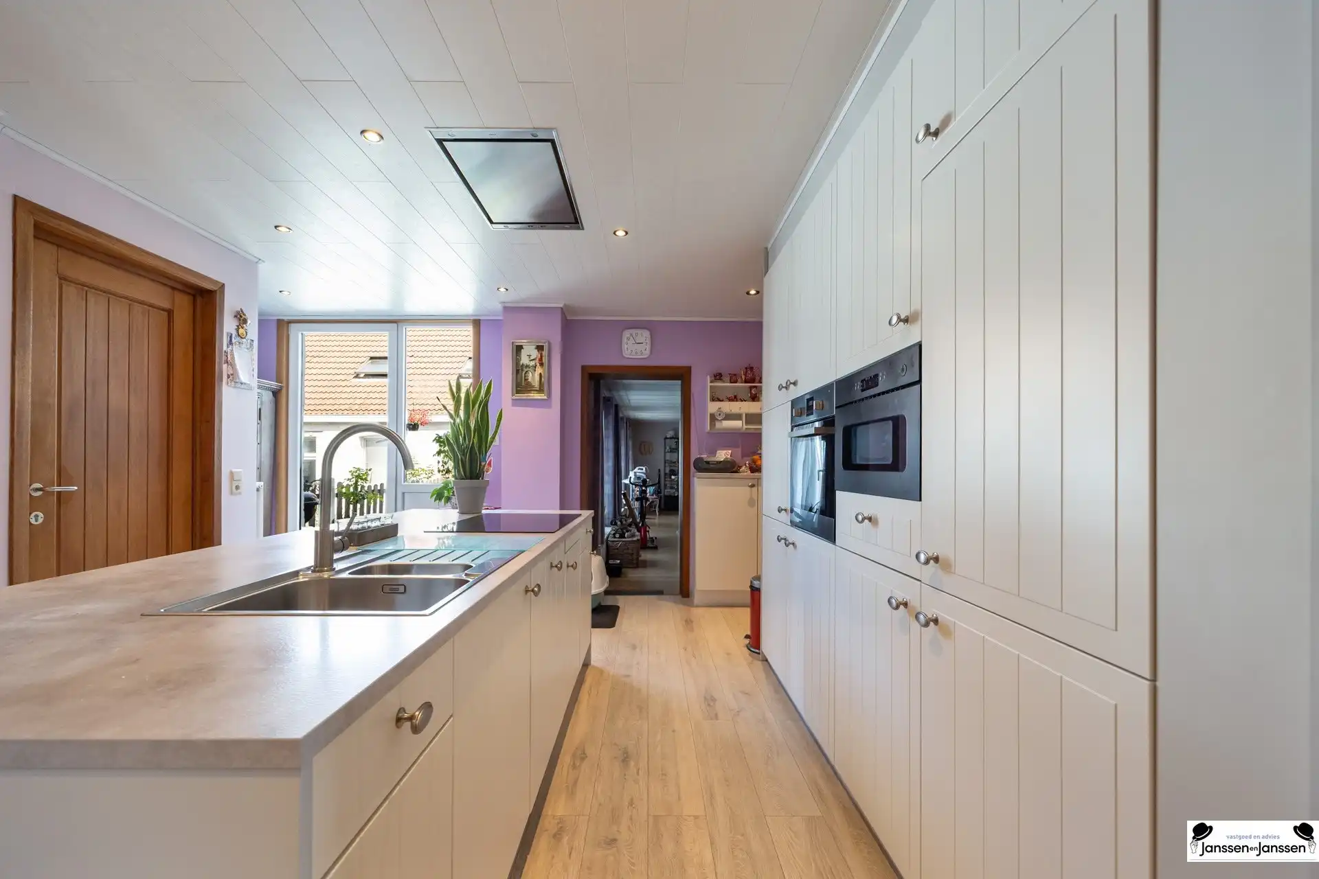 Ruim appartement in voormalige suikerfabriek Merksem foto 5