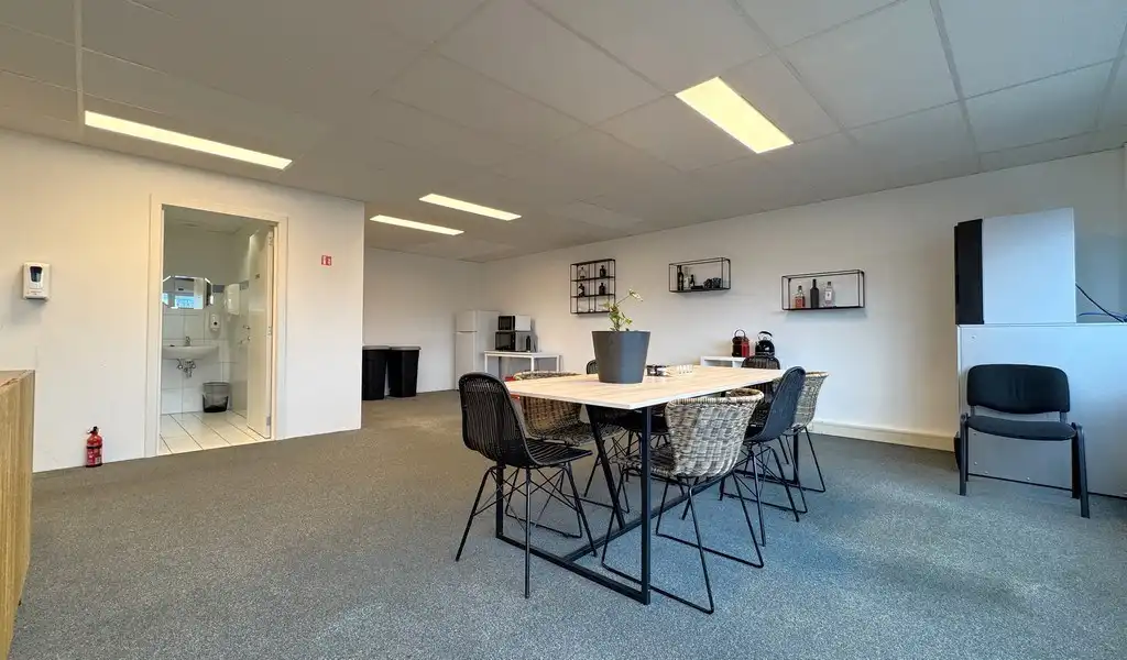 Instapklaar kantoor te huur nabij E313/E34 te Wommelgem foto 19