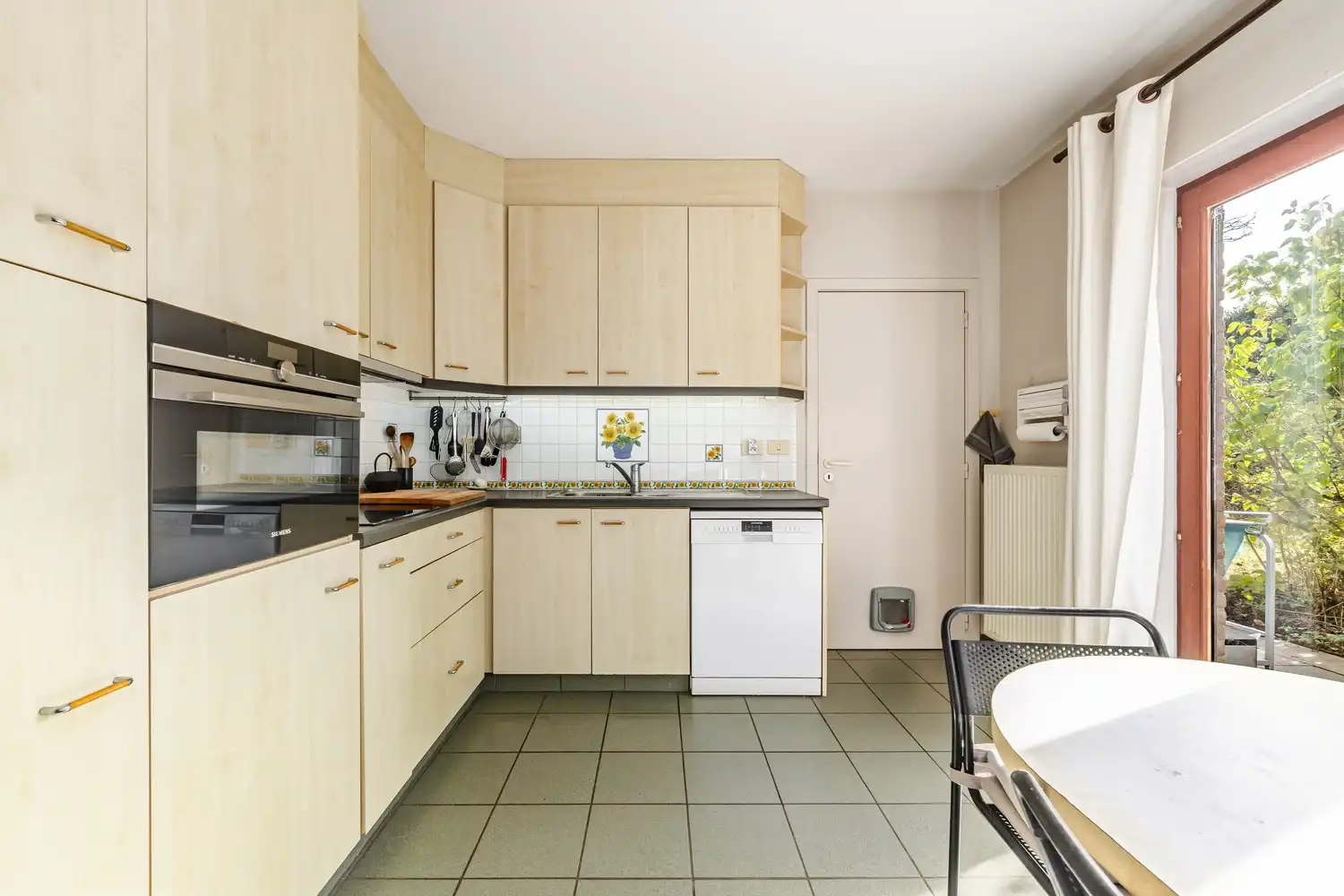 Villa met 3 slaapkamers, bureau en zonnige tuin in een rustige straat te Itterbeek foto 6