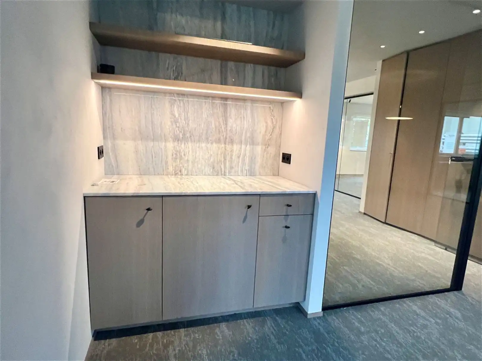 Kantoorgebouw van 1056  m² te huur in Zwijnaarde foto 14