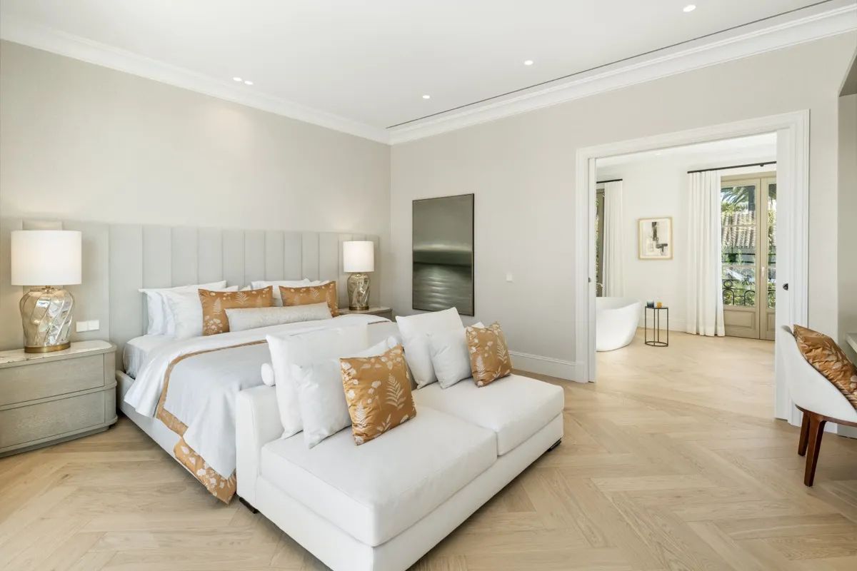 Franse Provence ontmoet moderne luxe: adembenemende villa te koop in het hart van Marbella's Golf Valley foto 18