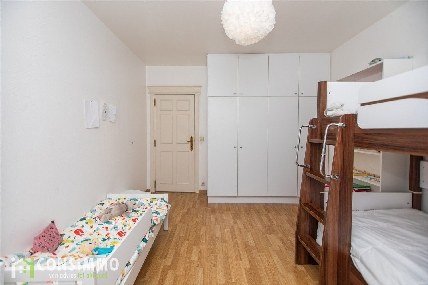 Ruim en lichtrijk appartement met 3 slaapkamers, 2 terrassen en garagebox in hartje Genk foto 19