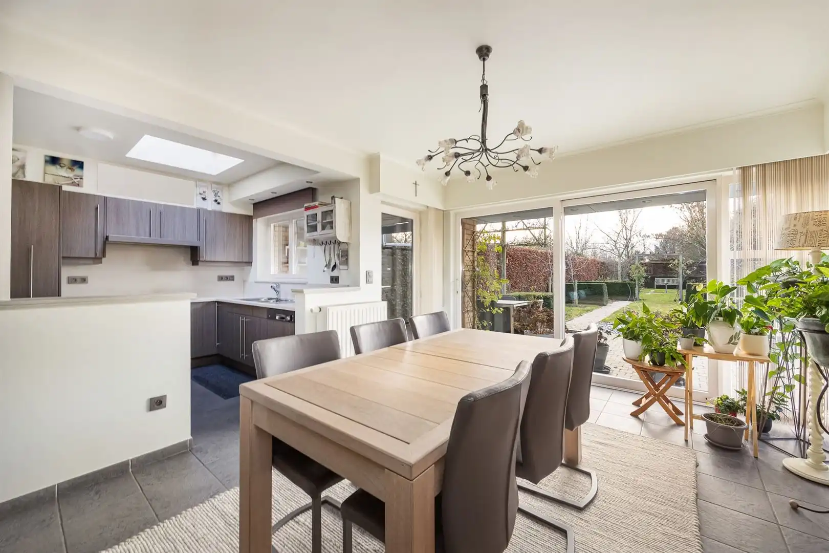 Instapklare woning met tuin en garage. foto 5