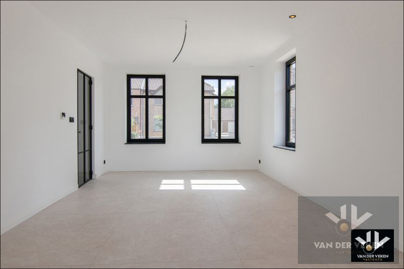 Totaal en hoogwaardig afgewerkte, moderne pastoriestijl nieuwbouwwoning op een steenworp van het natuurgebied 'Dautenweyers' te Diepenbeek foto 8