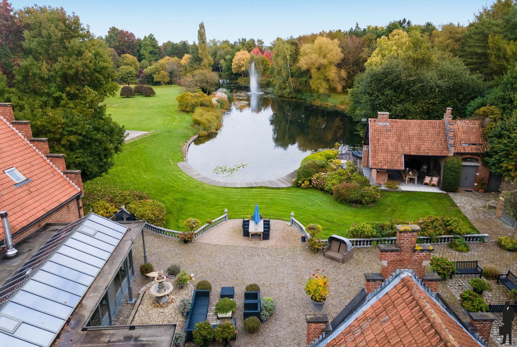 Kasteelhoeve op een landdomein van ca 6ha. foto 12