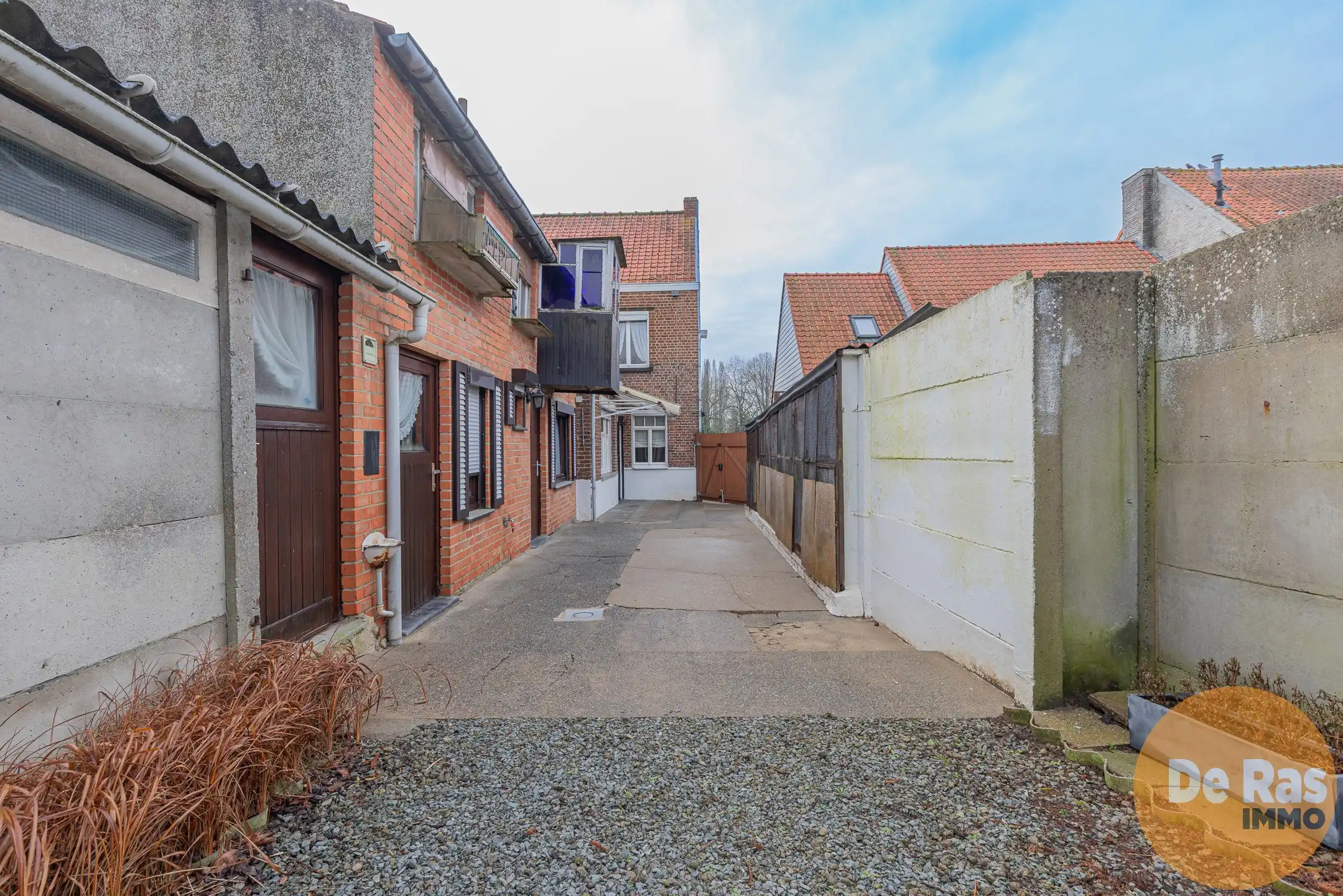 SCHELDEWINDEKE - Te renoveren woning met heel wat potentieel foto 2