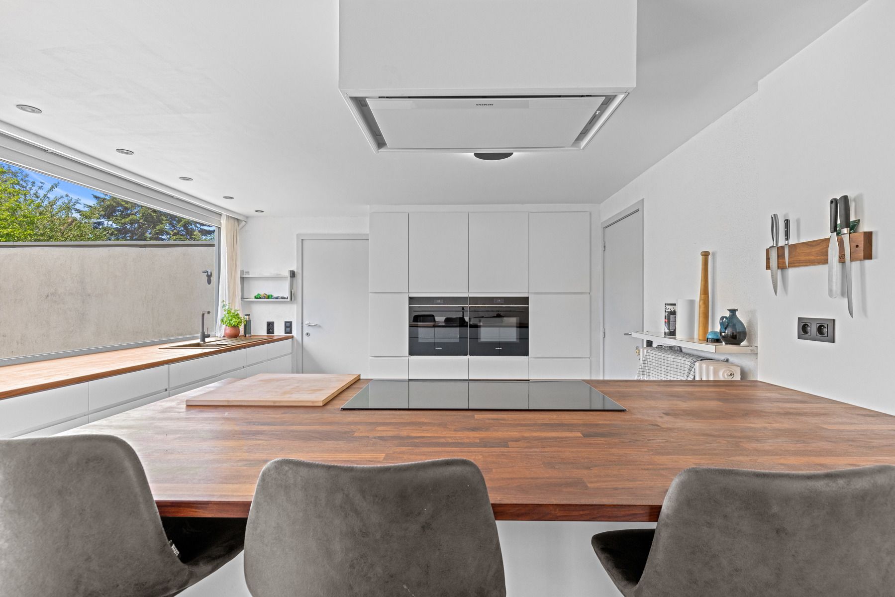 Ruime woning met nieuwe keuken, tuin & dubbele garage foto 4