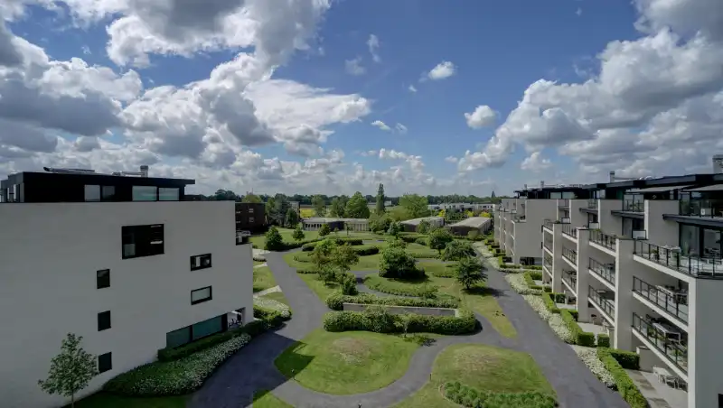 Exclusieve penthouse 137m² + dakterras 86m² in parkdomein foto 24