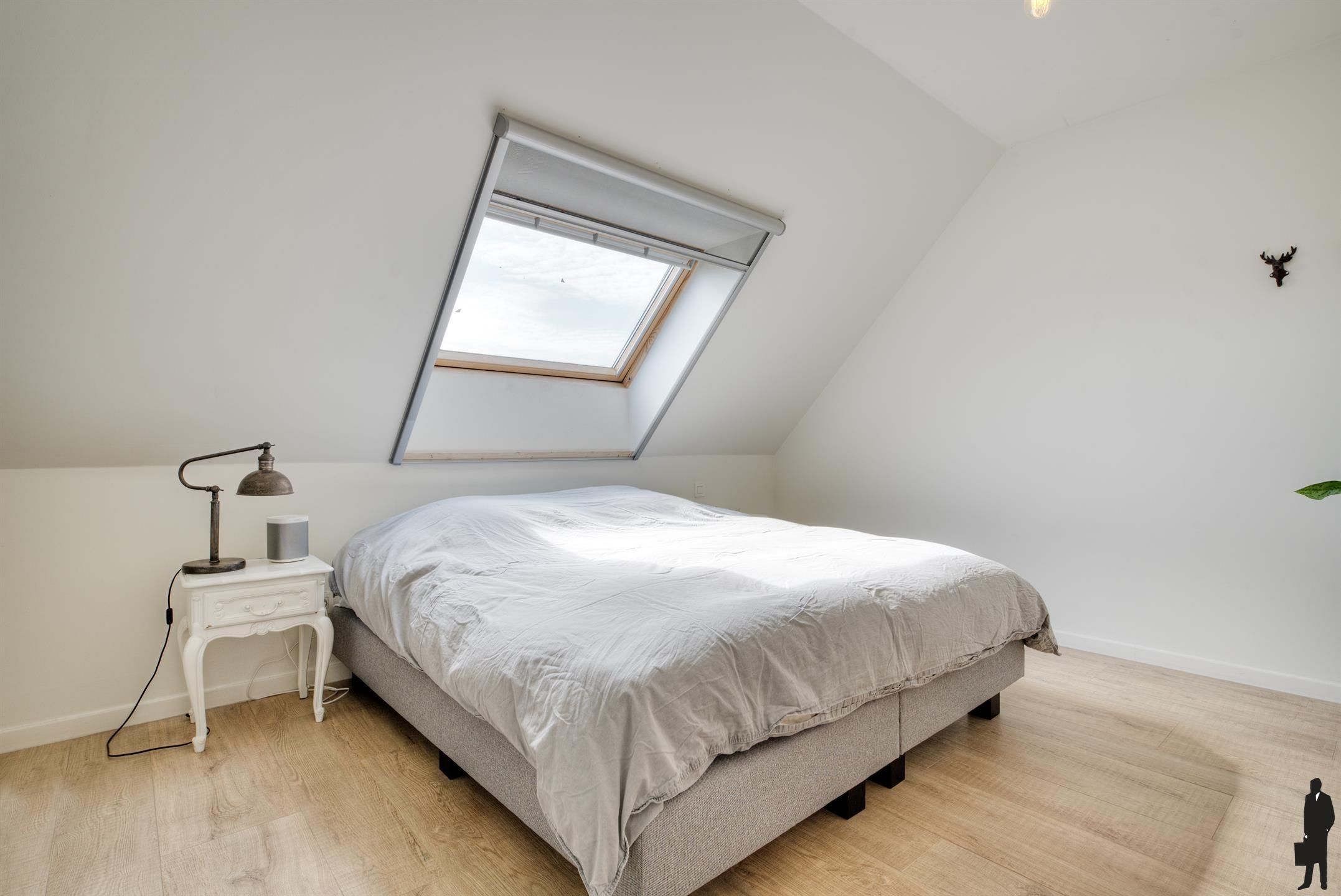 Ruime duplex met 3 slpk, carport, terras en tuin foto 8