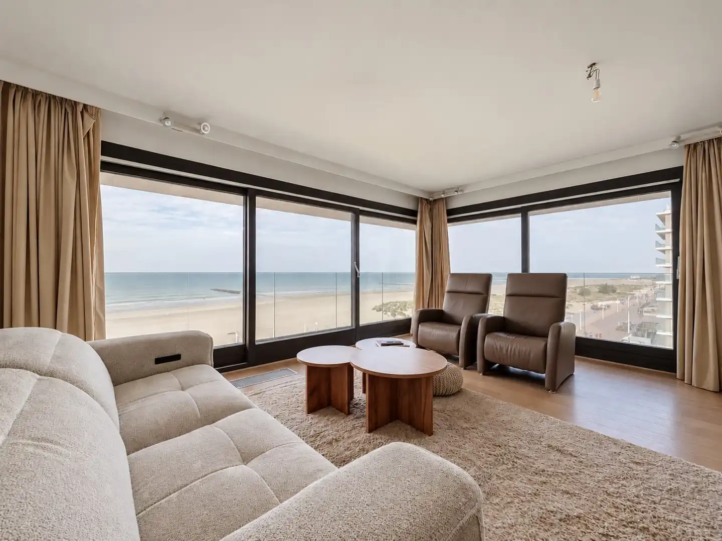 Uniek hoekappartement met zeezicht te Nieuwpoort foto 2