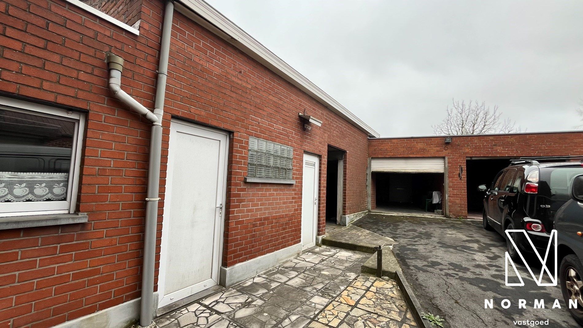 Sterke woning met mogelijks 5 kamers, 2 garages op 473 m² foto 9