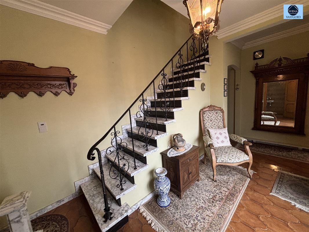 KARAKTERVOLLE HALFOPEN BEBOUWING MET 3 SLAAPKAMERS EN TUIN foto 3