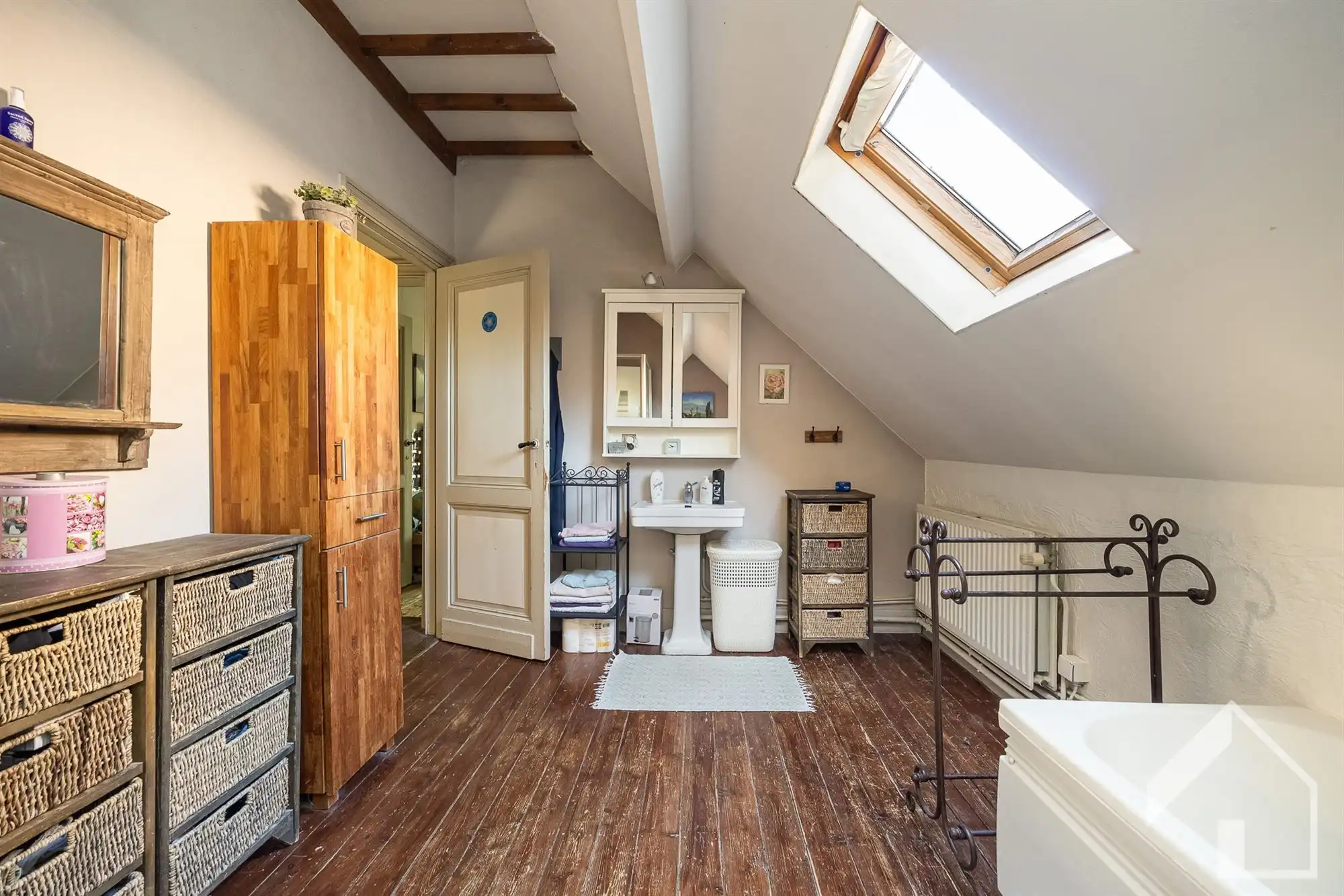 Unieke hoeve bestaande uit 2 individuele woningen en atelier foto 14